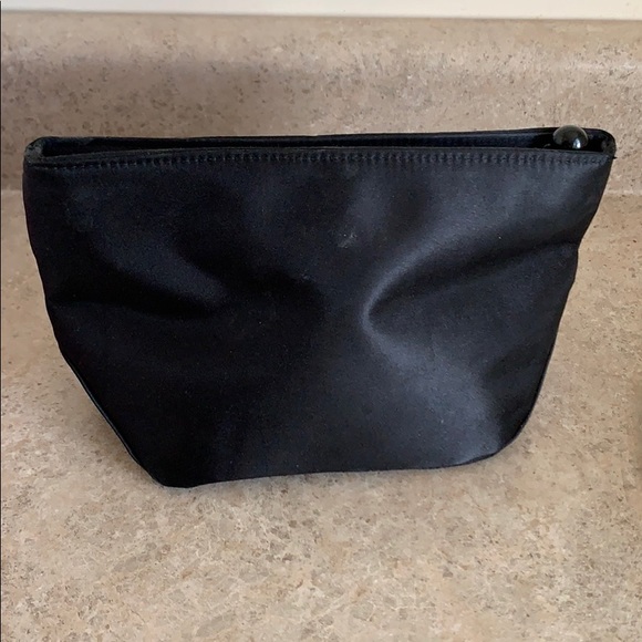 ๐2 for $15๐ DKNY make up bag - Picture 2 of 5